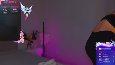 Snapshot of laura__leee chatting on 12.23.24 Laura online show from 12.23.24