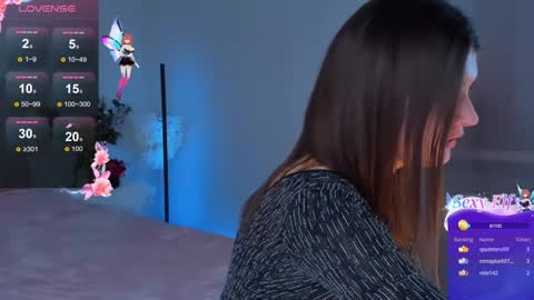 Snapshot of laura__leee chatting on 12.25.24 Laura online show from 12.25.24
