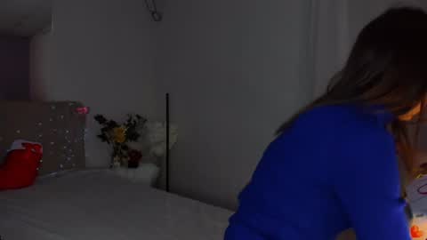 Snapshot of laura__leee chatting on 12.26.24 Laura online show from 12.26.24