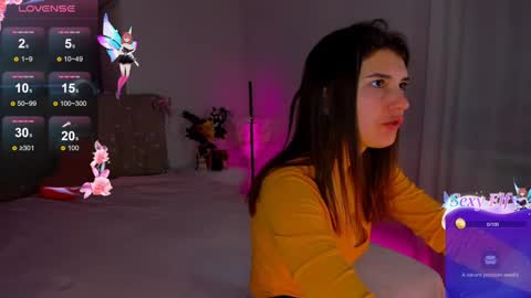 Snapshot of laura__leee chatting on 12.28.24 Laura online show from 12.28.24