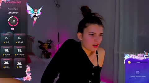 Snapshot of laura__leee chatting on 12.29.24 Laura online show from 12.29.24