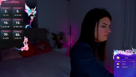 Snapshot of laura__leee chatting on 12.30.24 Laura online show from 12.30.24