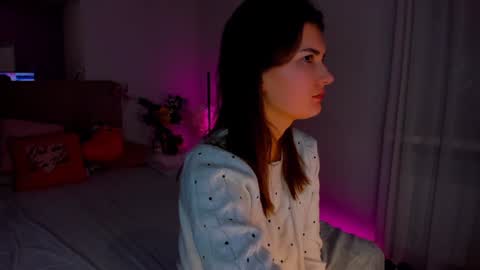 Snapshot of laura__leee chatting on 12.31.24 Laura online show from 12.31.24