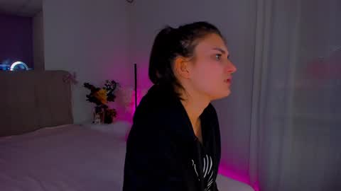 Snapshot of laura__leee chatting on 01.02.25 Laura online show from 01.02.25