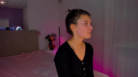 Snapshot of laura__leee chatting on 01.08.25 Laura online show from 01.08.25