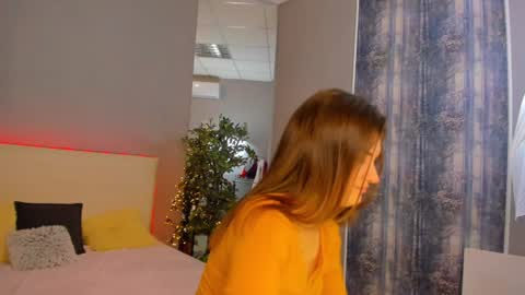 Snapshot of laura__leee chatting on 01.18.25 Laura online show from 01.18.25