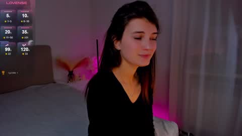 Snapshot of laura__leee chatting on 02.01.25 Laura online show from 02.01.25