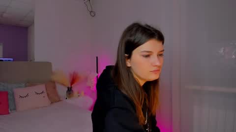 Snapshot of laura__leee chatting on 02.04.25 Laura online show from 02.04.25
