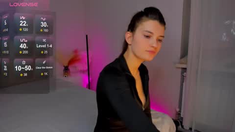 Snapshot of laura__leee chatting on 02.18.25 Laura online show from 02.18.25