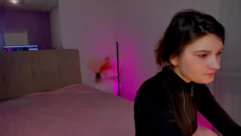 Snapshot of laura__leee chatting on 02.21.25 Laura online show from 02.21.25