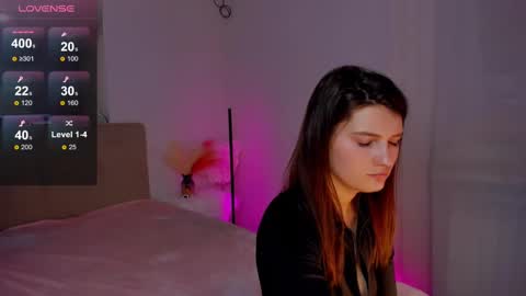 Snapshot of laura__leee chatting on 02.21.25 Laura online show from 02.21.25