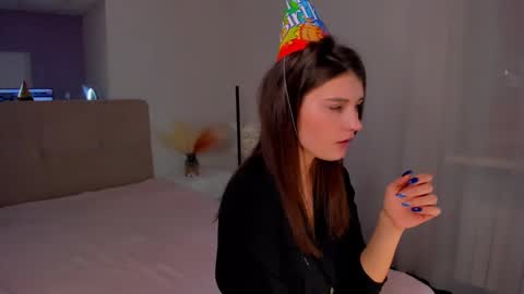Snapshot of laura__leee chatting on 03.01.25 Laura online show from 03.01.25