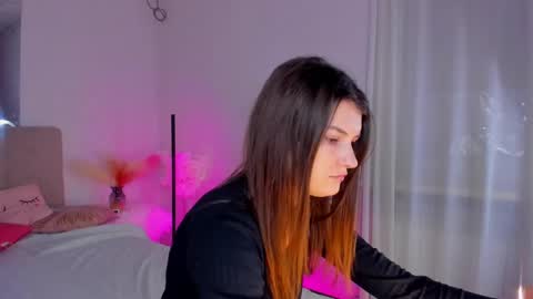 Snapshot of laura__leee chatting on 03.08.25 Laura online show from 03.08.25