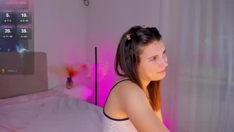 Snapshot of laura__leee chatting on 03.08.25 Laura online show from 03.08.25