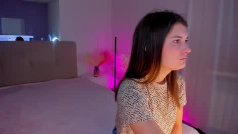 Snapshot of laura__leee chatting on 03.10.25 Laura online show from 03.10.25