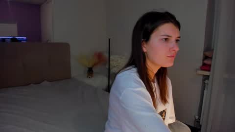 Snapshot of laura__leee chatting on 03.11.25 Laura online show from 03.11.25