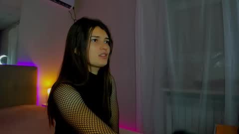 Snapshot of laura__leee chatting on 09.09.25 Laura online show from 09.09.25