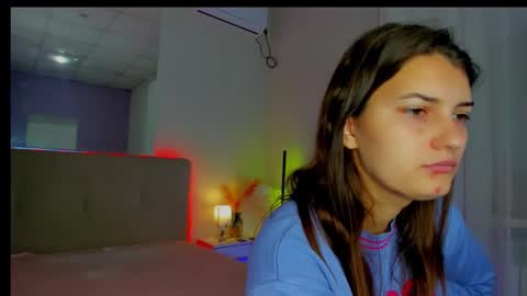 Snapshot of laura__leee chatting on 10.10.25 Laura online show from 10.10.25