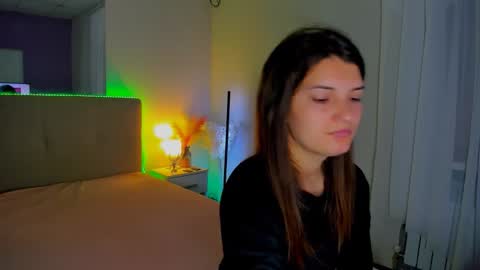 Snapshot of laura__leee chatting on 10.12.25 Laura online show from 10.12.25