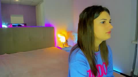 Snapshot of laura__leee chatting on 10.13.25 Laura online show from 10.13.25
