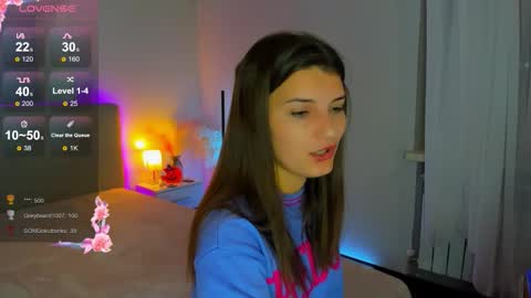 Snapshot of laura__leee chatting on 10.13.25 Laura online show from 10.13.25