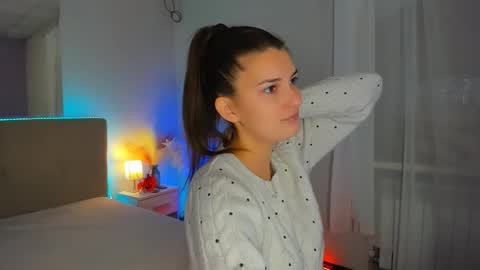Snapshot of laura__leee chatting on 10.16.25 Laura online show from 10.16.25