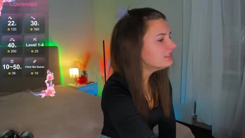 Snapshot of laura__leee chatting on 10.17.25 Laura online show from 10.17.25