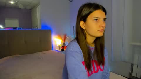 Snapshot of laura__leee chatting on 10.20.25 Laura online show from 10.20.25