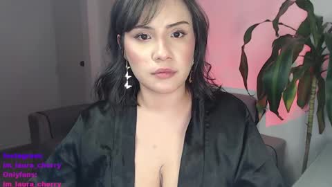 Snapshot of laura_cherrypie chatting on 01.23.25 Laura- new schedule 800 pm until 1200 pm Colombia online show from 01.23.25