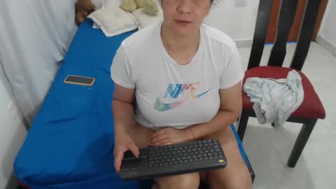 laura_foxx2379 online show from 12.18.25