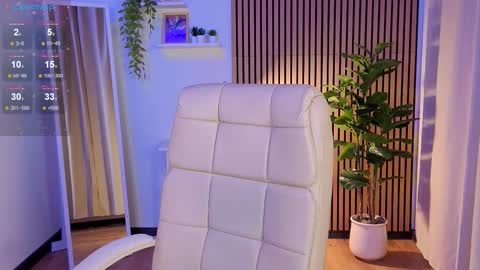 Miss Laura online show from 10.05.25