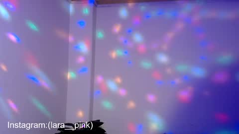 laura_pink01 online show from 01.18.25