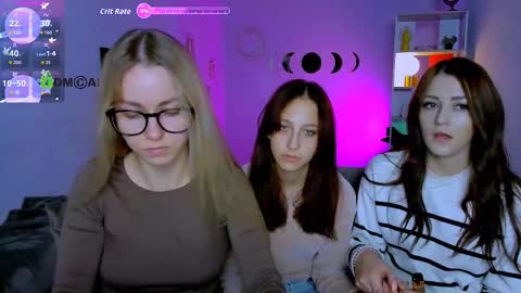 Snapshot of laura_queen_ chatting on 09.29.25 laura_queen_ online show from 09.29.25