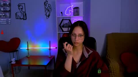 Snapshot of laura_queen_ chatting on 11.28.25 laura_queen_ online show from 11.28.25
