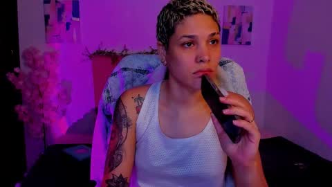 Laura Rose online show from 10.25.25