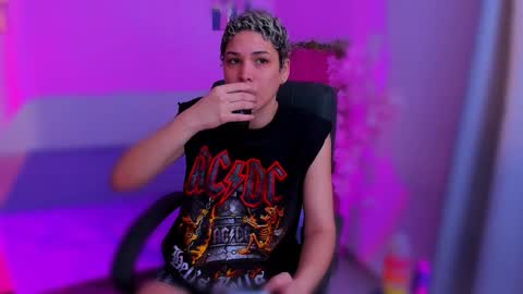 Laura Rose online show from 11.22.25