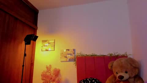 Laura Rose online show from 04.22.26