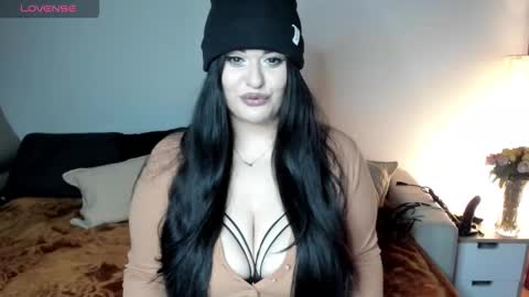 Laura online show from 11.11.25