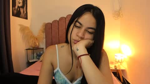 Snapshot of laura_soe chatting on 12.21.24 LAURA SOE online show from 12.21.24