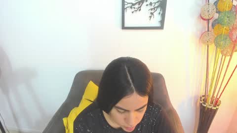 Snapshot of laura_soe chatting on 01.04.25 LAURA SOE online show from 01.04.25
