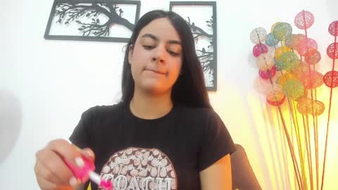 Snapshot of laura_soe chatting on 01.10.25 LAURA SOE online show from 01.10.25