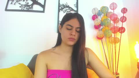 Snapshot of laura_soe chatting on 01.14.25 LAURA SOE online show from 01.14.25
