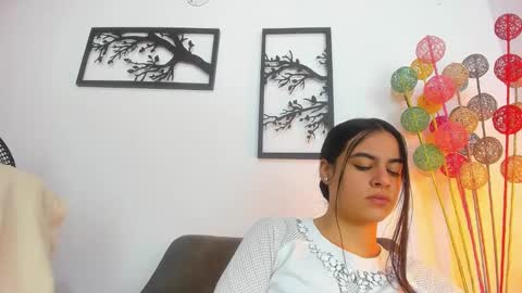 Snapshot of laura_soe chatting on 02.02.25 LAURA SOE online show from 02.02.25