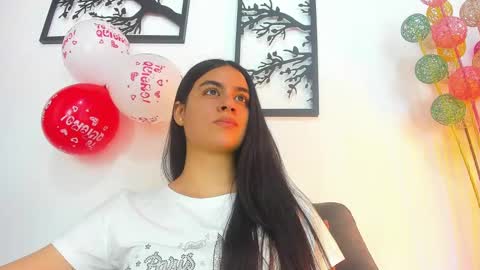 Snapshot of laura_soe chatting on 02.14.25 LAURA SOE online show from 02.14.25
