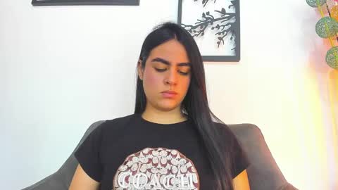 Snapshot of laura_soe chatting on 02.17.25 LAURA SOE online show from 02.17.25