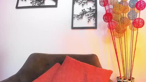 Snapshot of laura_soe chatting on 02.25.25 LAURA SOE online show from 02.25.25