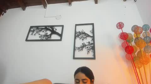 Snapshot of laura_soe chatting on 03.08.25 LAURA SOE online show from 03.08.25