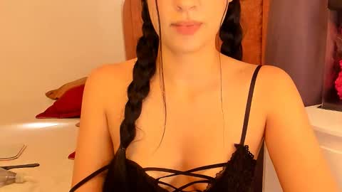 LAURA SOE online show from 02.06.26