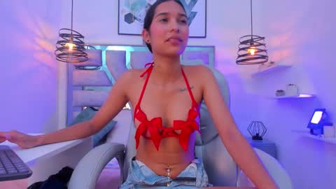 Snapshot of laura_stuar chatting on 11.08.25 laura stuar online show from 11.08.25