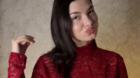 Snapshot of lauraback chatting on 12.15.25 Laura online show from 12.15.25